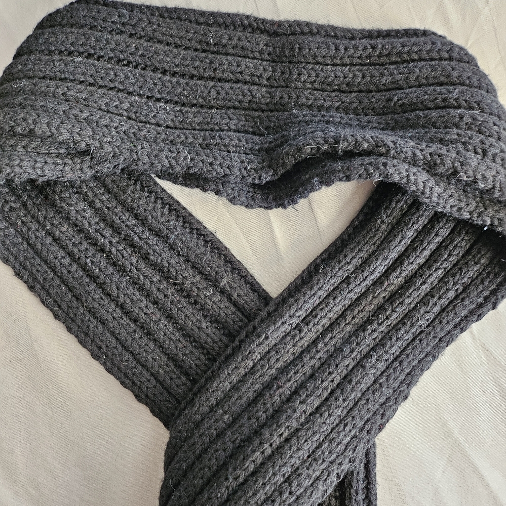 Cozy Ribbed Knit Scarf